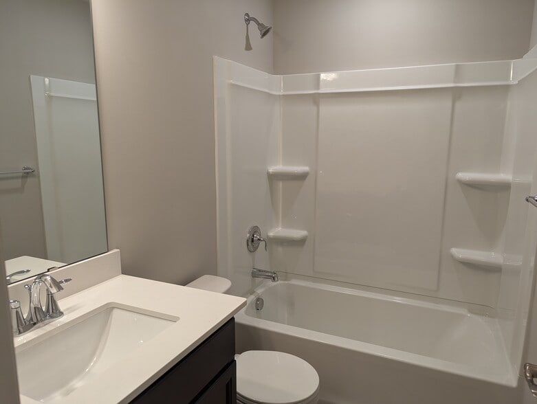 Building Photo - 14504 Twin Lakes Cir