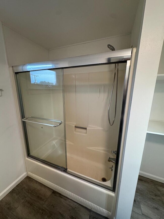 Building Photo - 8106 Warner Rd