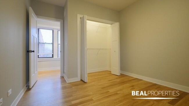 Building Photo - 2 bedroom in CHICAGO IL 60625