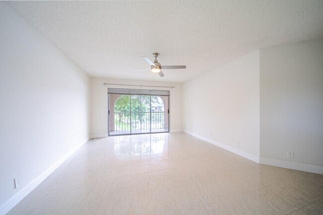Building Photo - 13810 Oneida Dr