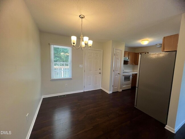 Building Photo - 500 Chinaberry Ln
