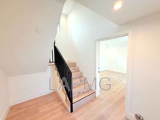 Building Photo - 3414 London St