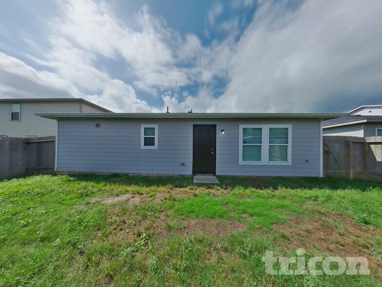 Building Photo - 15673 Briar Frst Dr