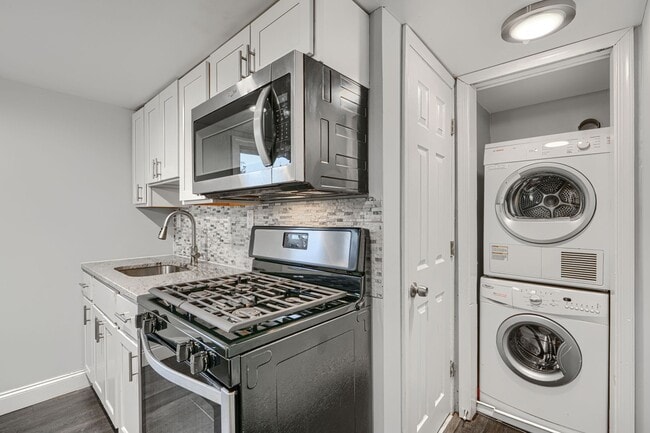 Building Photo - 4012 Fernhill Ave