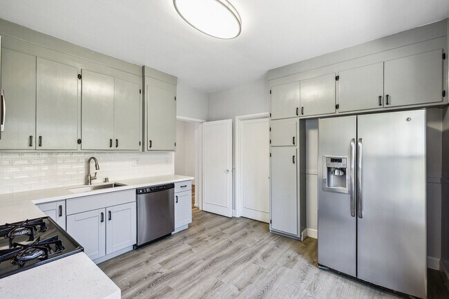 Building Photo - 1033 Central Ave