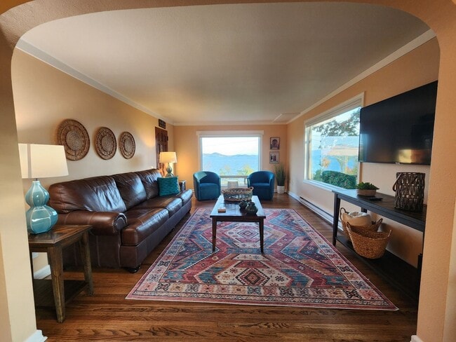 Building Photo - Furnished 1 BDRM/ 1 BA Lakeview Duplex in Polson, MT.