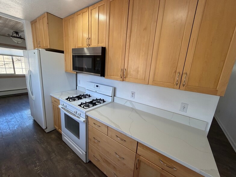 Kitchen - 1290 Starling Ln