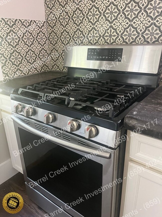 Building Photo - 2-Bed 1-Bath House