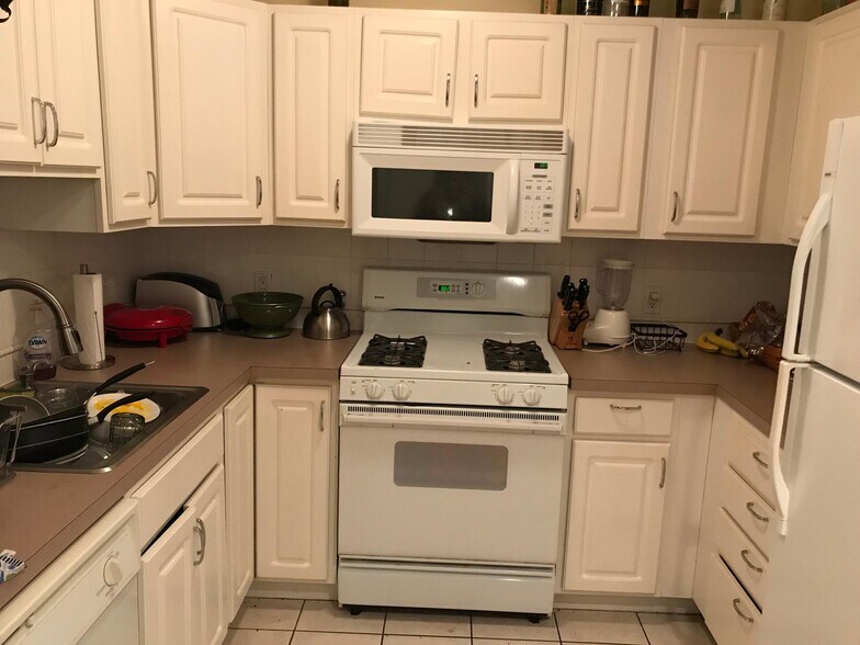 Building Photo - 111 W 8th St