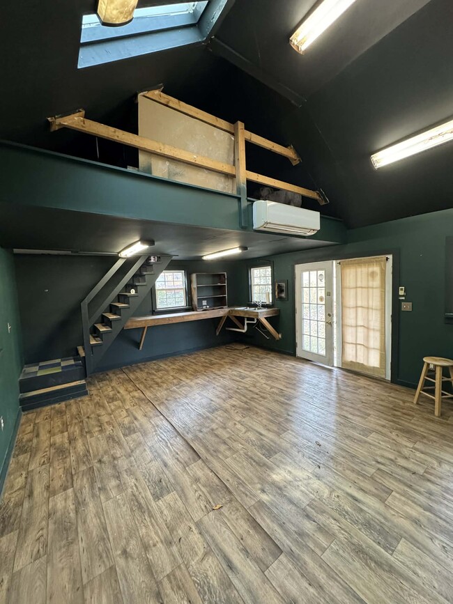 Building Photo - 206 Briggs Ave