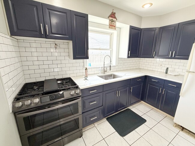 Building Photo - 1734 Wolf St