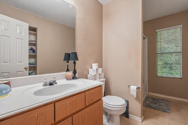 Building Photo - 922 Satellite View