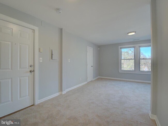 Building Photo - 351 Parkland Pl SE