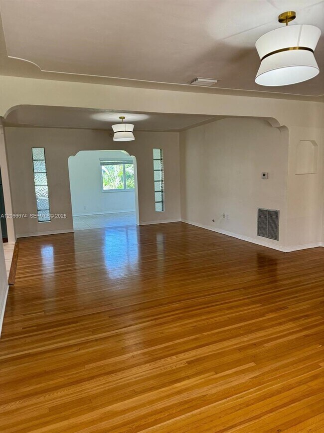 Building Photo - 431 Candia Ave