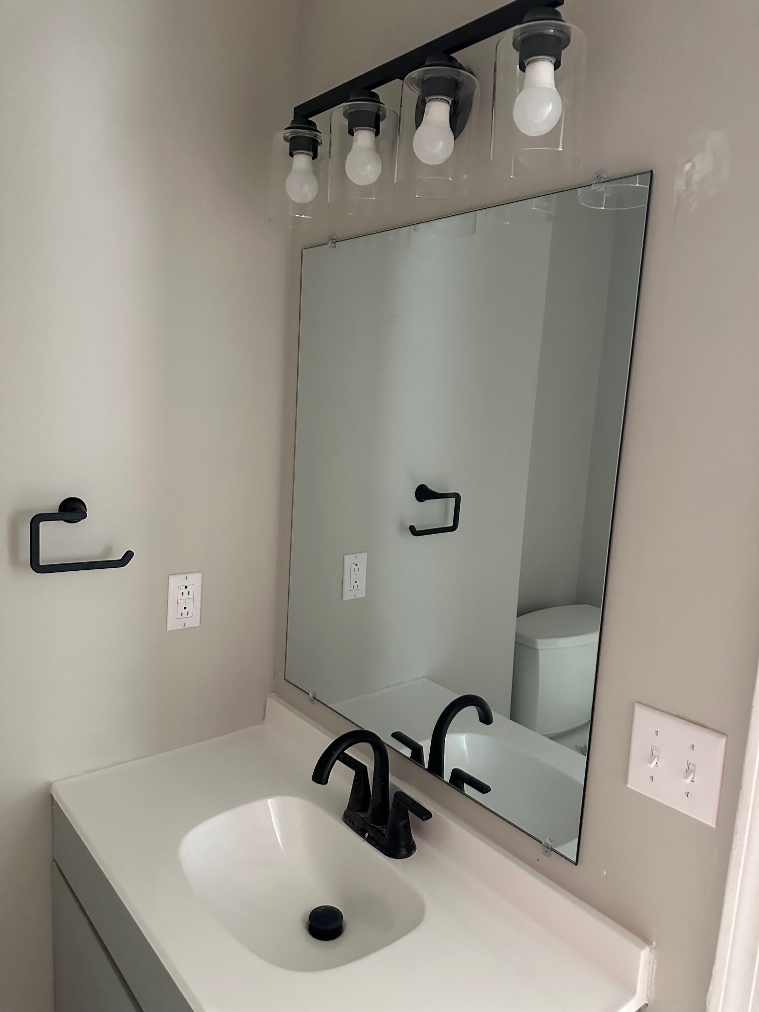 Building Photo - 939 Kingsbury Dr