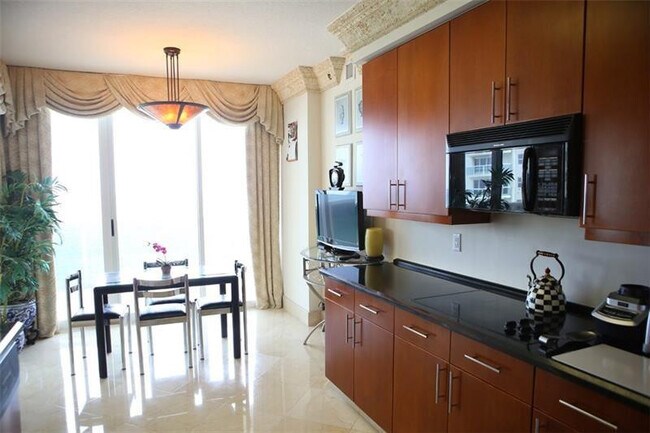 Building Photo - 3200 N Ocean Blvd