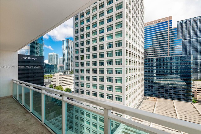 Building Photo - 950 Brickell Bay Dr