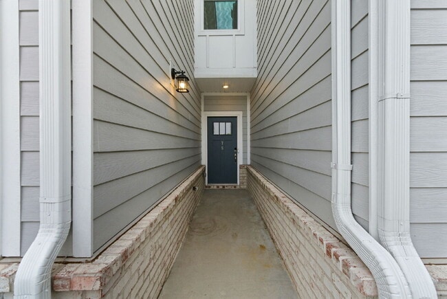 Building Photo - Modern 3BR/2.5BA Townhome in luxurious Village at Chapel Green! $2250/mo rent***