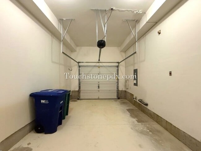 Building Photo - 16316 SE Scoria Ln