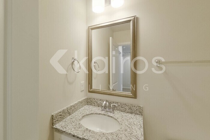 Building Photo - 2477 Banyon Cir