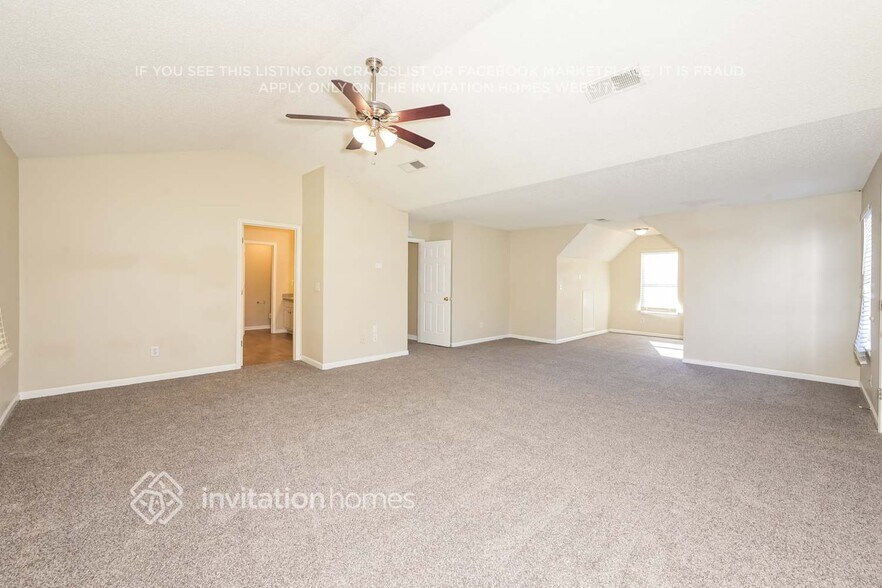 Building Photo - 597 Lakewater View Dr