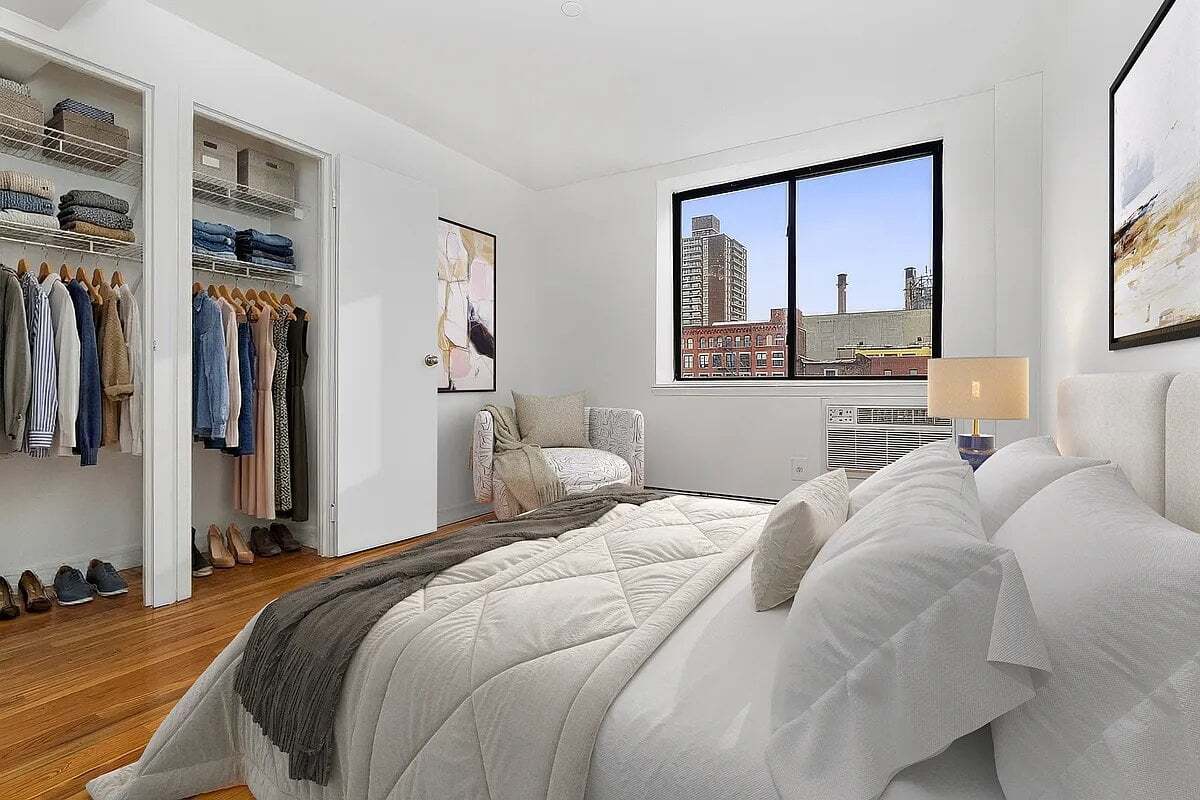 Building Photo - 394 E 8th St