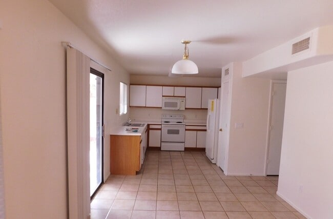 Building Photo - Desirable North Phoenix  Home with 1 Downs...