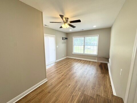 Building Photo - 105 Fort Dr