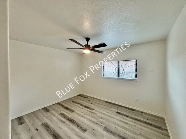 Building Photo - 5369 S Waterloo Ln
