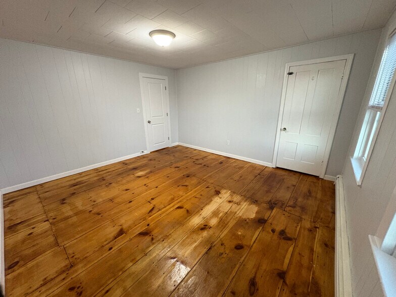 Building Photo - 56 Lock St