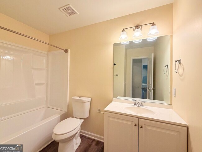 Building Photo - 18 Everett Cir SE