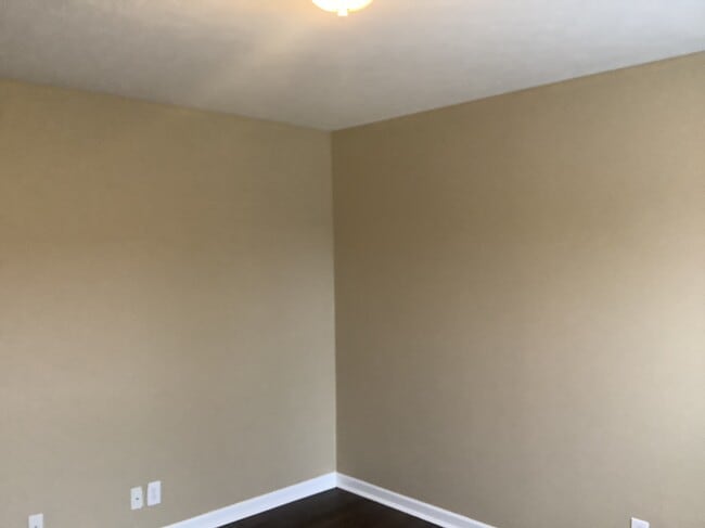 Building Photo - 18690 Round Lake Rd