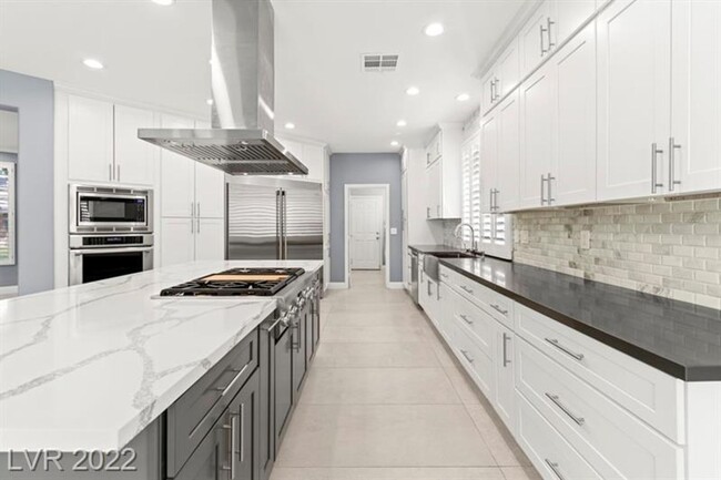 Building Photo - Recently remodeled 5 BEDROOMs/4 bathrooms,...