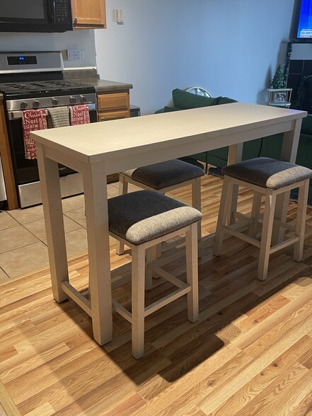 Building Photo - 1000 E 53rd St