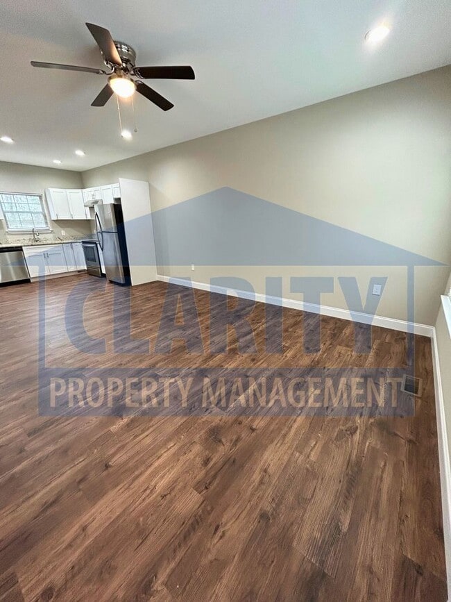 Building Photo - Two bedroom townhome in great, central location!