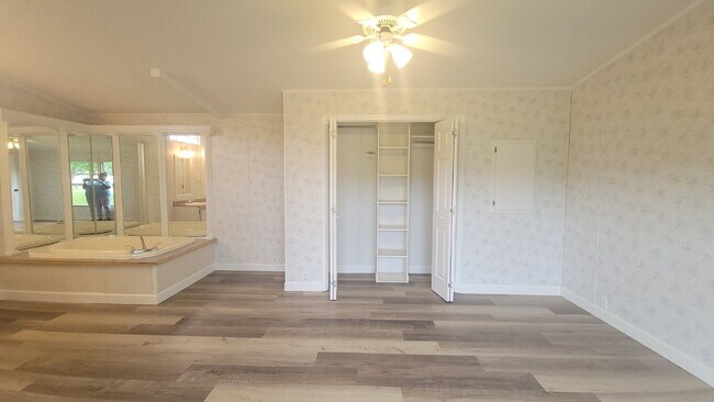 Building Photo - " 2-Bed, 2-Bath Mobile Home Retreat in Tan...