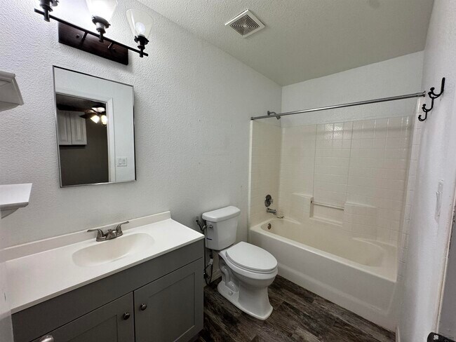 Building Photo - 726 Calle Nueva Vida