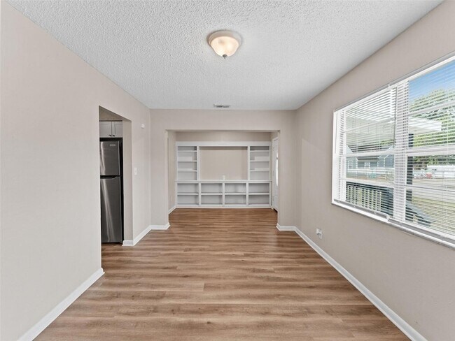 Building Photo - 1602 E New Orleans Ave