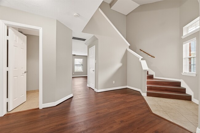 Building Photo - 1411 Heathcote Ln