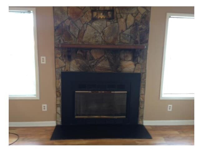 Building Photo - CUTE 2 BEDROOM 2 BATH CONDO WITH UPGRADES!