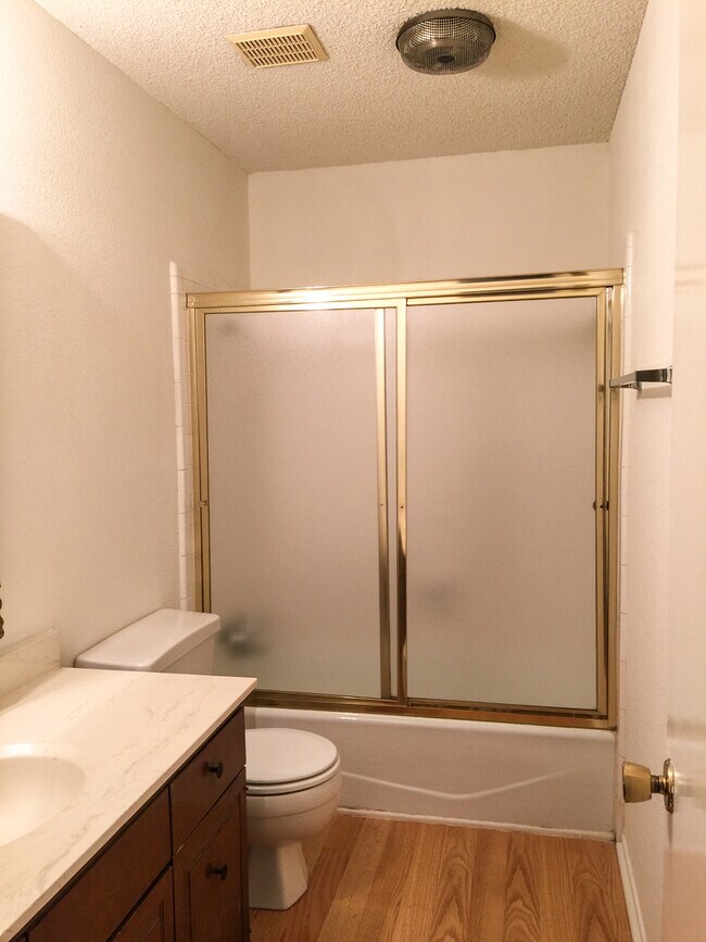 Building Photo - Duplex