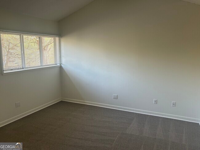 Building Photo - 180 Woodstone Dr