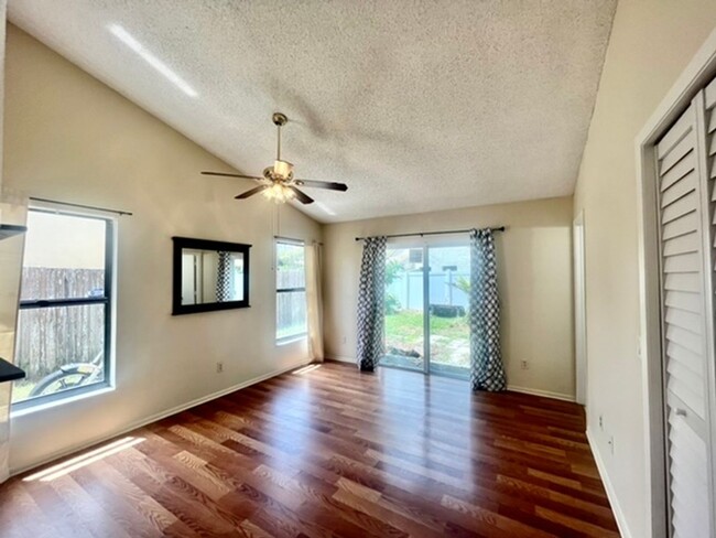 Building Photo - Orlando - 4 Bedroom, 2 Bathroom - $2550.00