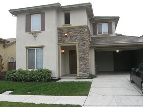 Building Photo - "Spacious 4-Bed, 3-Bath Retreat with 3,260...