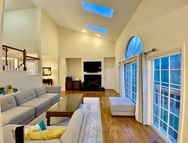 Building Photo - 3220 Indian Creek Dr