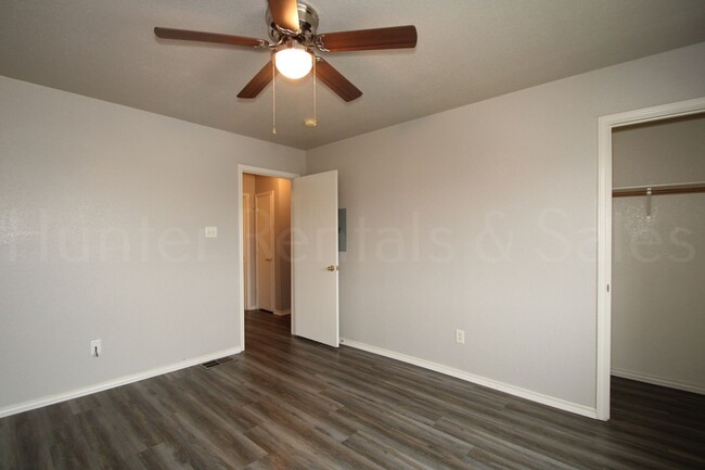 Building Photo - Amazing Three-Bedroom Townhome!