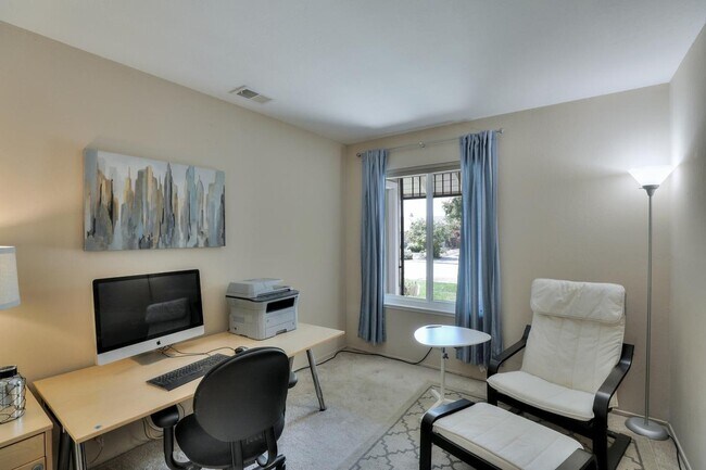 Building Photo - 1060 Belford Dr