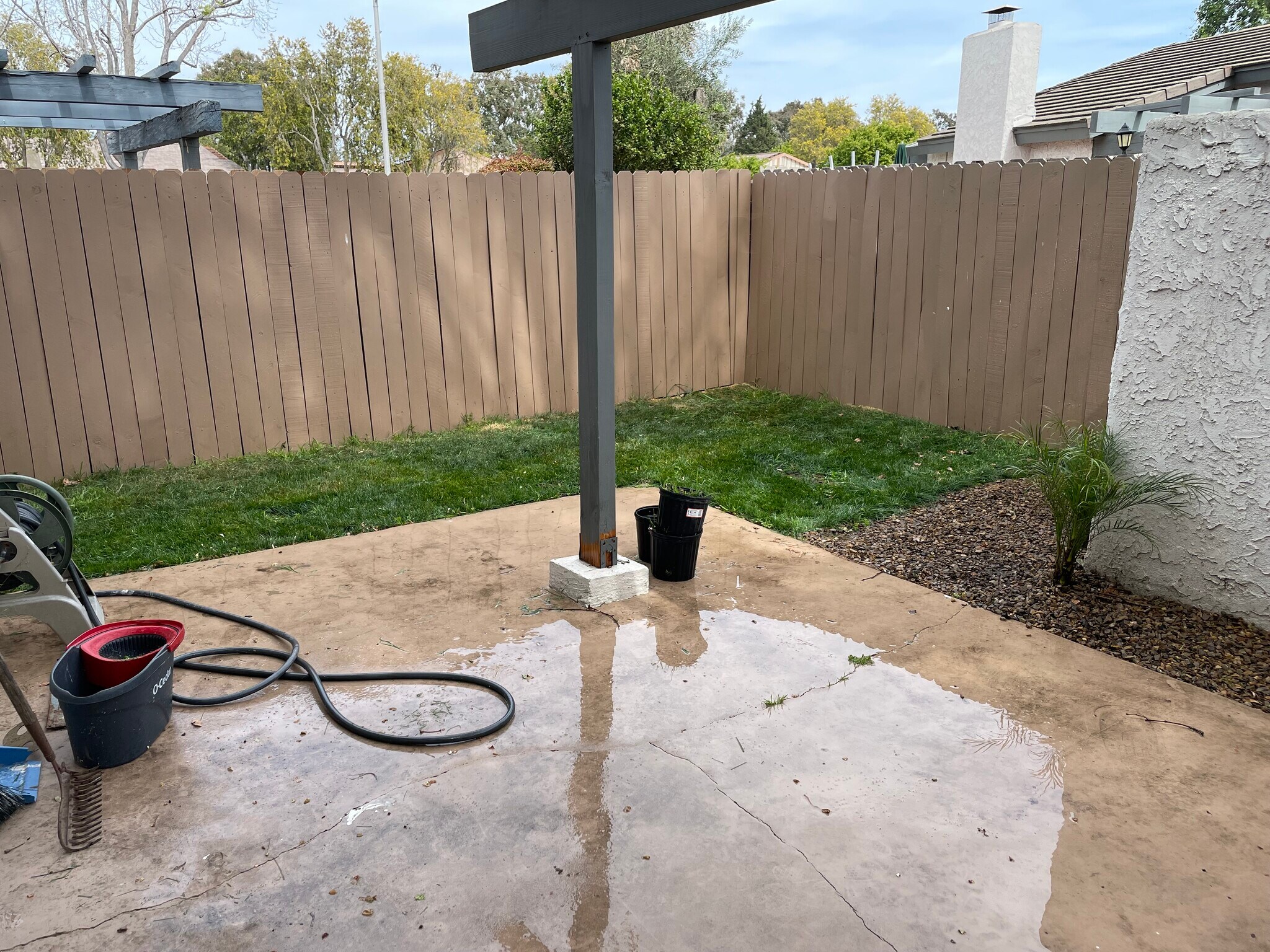 Building Photo - 722 W Vineyard Ave