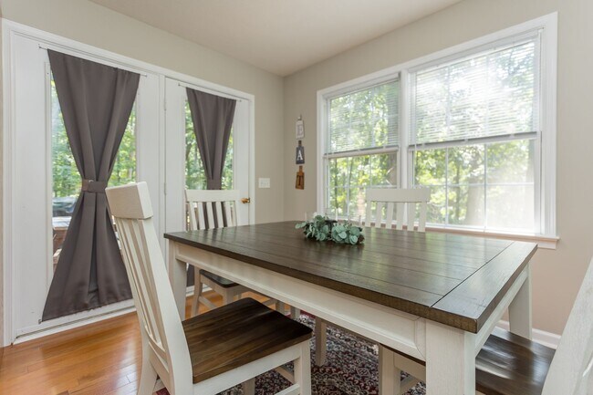 Building Photo - 3 Bedroom Home in Massanutten!!!