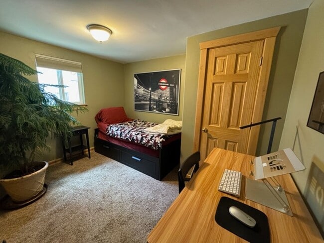 Building Photo - WOOF WOOF!  Come enjoy this pet friendly 3 Bedroom Breckenridge Home!  Hiking Trails and a Clubho...